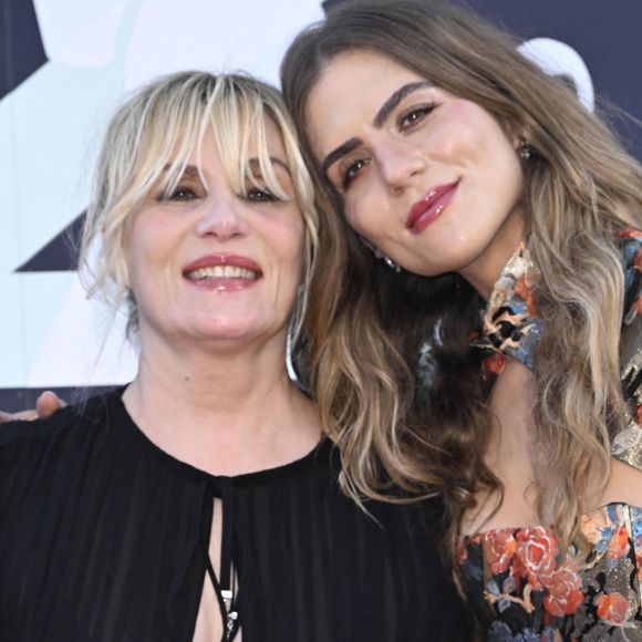 Emmanuelle Seigner et Morgane Polanski ont foulé ensemble le tapis rouge du Festival du film de Taormina en Sicile.

Emmanuelle Seigner et sa fille Morgane Polanski sur le tapis rouge lors de la 3e soirée du 72e Festival du film de Taormine, en Italie.
SGP / BESTIMAGE