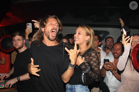 Fille de Bob Sinclar, de son vrai nom Christophe Le Friant, et d'Ingrid Aleman, elle découvre très tôt les coulisses de la scène électro internationale avec son frère Raphaël, né en 2000. 

Bob Sinclar et sa fille Paloma Le Friant - Bob Sinclar mixe aux platines devant ses enfants lors d'une soirée au VIP Room à Saint-Tropez le 26 juillet 2023. © Philippe Baldini/Bestimage