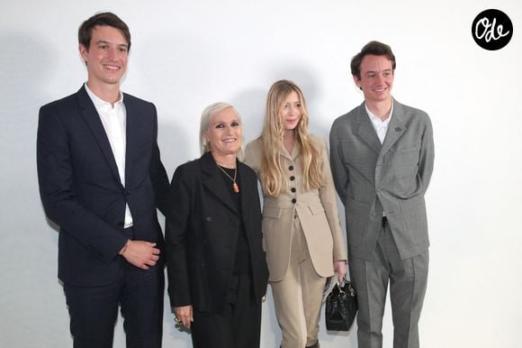 L'événement avait réuni la famille Arnault au complet ainsi qu'un parterre d'invités prestigieux, de Beyoncé et Jay-Z jusqu'à Roger Federer.

Alexandre Arnault, Maria Grazia Chiuri, Géraldine Arnault (femme d’Alexandre) et Frédéric Arnault - Greeting au défilé de mode Haute-Couture Christian Dior au musée Rodin lors de la Fashion Week Printemps-été 2023 de Paris, France, le 23 janvier 2023.  © Bertrand Rindoff Petroff/Bestimage