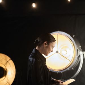 Exclusif - Claire Keim - Backstage - Enregistrement de l'émission "Eternel Aznavour, le concert événement", diffusée le 18 octobre sur France 3
© Cyril Moreau-Christophe Clovis / Bestimage

Éternel Aznavour : le concert événement
Vendredi 18 octobre à 21.05 sur France 3 et sur france.tv
Logo de la plateforme france.tv
Logo France 3

Pour célébrer le centenaire de la naissance de l'une des plus grandes légendes de la chanson française et à l'occasion de la sortie du film Monsieur Aznavour, nous vous invitons à une soirée exceptionnelle autour de ses plus belles chansons.

Les plus grands artistes de la scène française lui rendent hommage au cours de cette soirée musicale. Entourés d’un orchestre composé de 22 musiciens, ils se succéderont pour interpréter ses plus grands succès, et témoigner de l’histoire d’amour qui les lie avec Charles Aznavour.

De "La Bohème" à "Emmenez-moi", en passant par "Hier encore" et "Je m’voyais déjà", chaque performance sera un hommage vibrant à l'homme qui a marqué des générations par ses textes profonds et sa voix inoubliable. Ce sera également l’occasion d’en apprendre plus sur cet homme pudique à travers des images d’archives rares issues de la collection privée de Charles Aznavour qui viendront ponctuer ce show.   

Ne manquez pas cette soirée inoubliable où la musique, l’émotion et la poésie seront au rendez-vous pour célébrer l'héritage artistique de Monsieur Charles Aznavour.