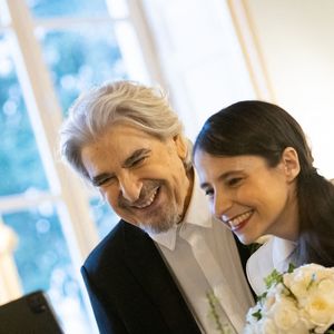 Exclusif - Mariage de Serge Lama et Luana Santonino à la mairie du 7ème arrondissement de Paris. Rachida Dati, Maire du 7ème a célébré le mariage. Paris, le 11 février 2021. © Cyril Moreau/Bestimage