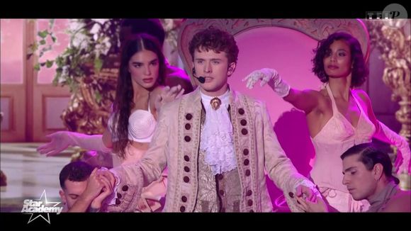 Une présence discrète.


Hajiba Fahmy, ancienne danse de "Danse avec les stars", travaille actuellement pour la "Star Academy"