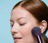Dès le retour du soleil et de la chaleur, les formules de maquillage hybrides et légères détrônent les matières lourdes et étouffantes.
