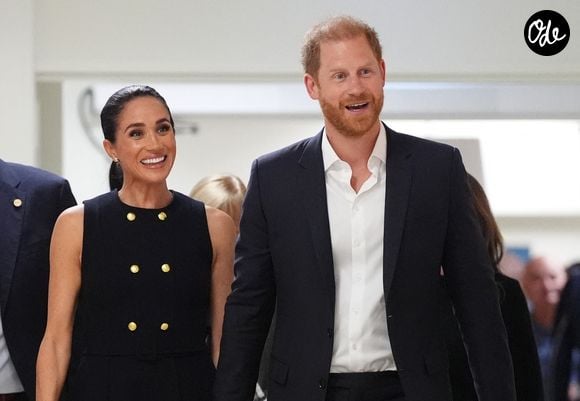 Les internautes ont également eu l’occasion de voir une session de pêche partagée par le prince Harry et ses enfants. Des moments familiaux attendrissants pour un retour discret, mais visiblement serein, en Angleterre.

Le duc et la duchesse de Sussex (le prince Harry et Meghan Markle) lors d'une visite au Royal Children's Hospital de Melbourne, dans l'État de Victoria, au premier jour de leur voyage officiel en Australie. Date de la photo. © Jonathan Brady / PA Photos / Bestimage