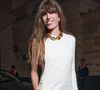 La chanteuse célèbre la lumière grecque avec une citation d’Henry Miller.

Lou Doillon arrivant au dîner de la maison Gucci "The art of silk" à l'Hôtel de Maisons à Paris le 2 avril 2025. © Yehiel Chekroune / Bestimage