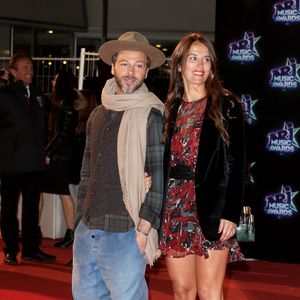 Christophe Maé et sa femme Nadège à la 18ème cérémonie des "NRJ Music Awards" au Palais des Festivals à Cannes, le 12 novembre 2016.
© Dominique Jacovides/Bestimage