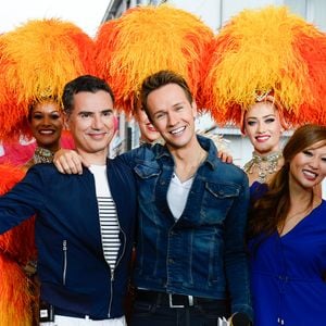 Laurent Luyat, Cyril Féraud et Nathalie Nguyen sur le départ de la deuxième étape de la 103ème édition de la course cycliste du tour de France avec les danseuses du Moulin-Rouge le 3 juillet 2016 entre Saint-Lo et Cherbourg-en-Cotentin, en Normandie le 3 juillet 2016. . © Coadic Guirec / Bestimage