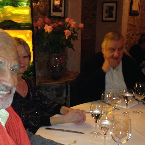 Jean-Paul Belmondo dîne au restaurant de Mamo, "Le Michelangelo" à Antibes le 29 novembre 2013. Alexandre Carini / Nice Matin / Bestimage