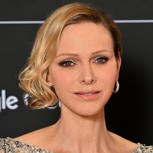 La princesse Charlene de Monaco durant la soirée du Monaco E-Prix 2026 à l'hôtel de Paris à Monaco, le 17 mai 2026. Lors du dîner, Alejandro Agag, le fondateur et président de Formula E, a convié sur scène le prince Albert II de Monaco et la princesse Charlene pour remettre le prix du meilleur pilote du week-end. C'est le néerlandais, Nyck de Vries qui a reçu son trophée des mains du couple princier. © Bruno Bebert / Bestimage