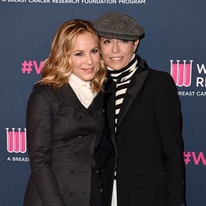 Maria Bello et sa fiancée Dominique Crenn au photocall de la soirée "Women's Cancer Research Fund" à Los Angeles, le 27 février 2020.