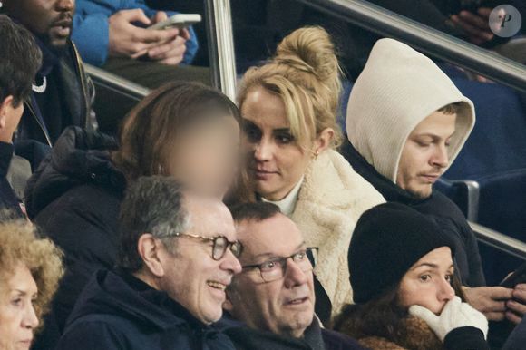 Elodie Gossuin et sa fille - Célébrités dans les tribunes du match de Ligue 1 McDonald's opposant le Paris Saint-Germain (PSG) à L’AS Monaco (4-1) au Parc des Princes à Paris le 7 février 2024. © Cyril Moreau/Bestimage