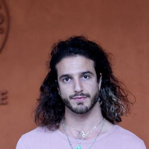 Chef de Créatures, sur le toit des Galeries Lafayette, et de Forest, le jeune cuisinier autodidacte a une nouvelle fois reçu la confiance de Cannes.

Julien Sebbag - Les célébrités au village lors des Internationaux de France de tennis de Roland Garros 2024 à Paris (20 mai - 9 juin 2024), le 31 mai 2024. 
© Jacovides / Moreau / Bestimage
