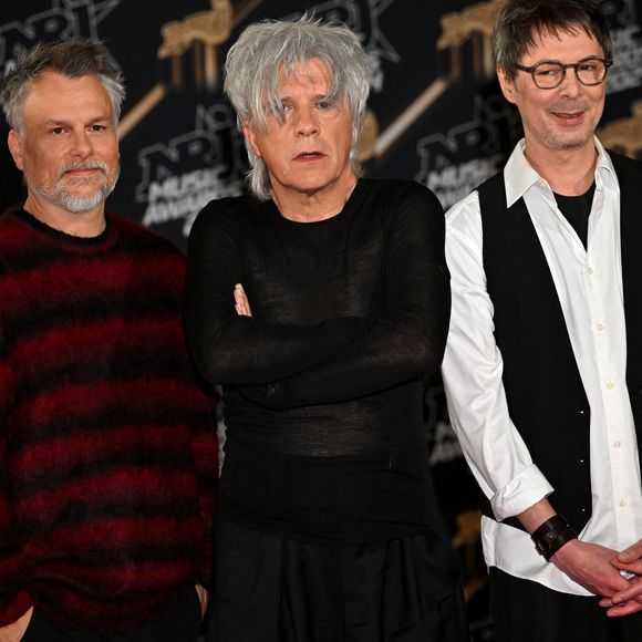 Et pour cela, pas de remèdes miracles, mais une méthode audacieuse pour défier la fatigue. 

Nicola Sirkis et les membres de son groupe Indochine au photocall de la 26ème édition des NRJ Music Awards à Cannes, le 1er novembre 2024. © Bebert-Guignebourg/Bestimage