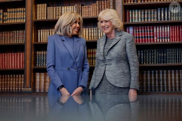 Brigitte Macron et Camilla Parker Bowles, reine consort d'Angleterre, assistent à la cérémonie de remise du prix littéraire de l'Entente à la résidence de l'ambassadeur de France à Londres, le 4 décembre 2024. 
© Julien Burton / Bestimage