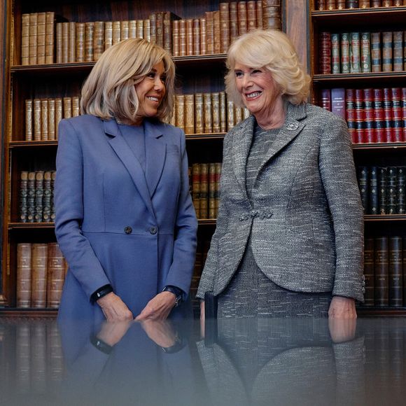 Brigitte Macron et Camilla Parker Bowles, reine consort d'Angleterre, assistent à la cérémonie de remise du prix littéraire de l'Entente à la résidence de l'ambassadeur de France à Londres, le 4 décembre 2024. 
© Julien Burton / Bestimage