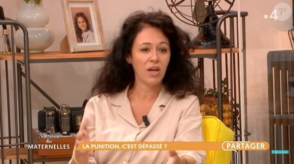 Psychologie décrié, elle assume ses propos.

Caroline Goldman dans l'émission "La maison des maternelles". Capture d'écran/France 4