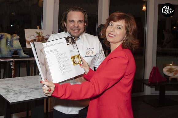 Nicolas Sale et Sylvie Malys - Présentation du livre "Art Sens" de Sylvie Malys, mélant sculpture et cuisine, en présence de nombreux chefs ayant participé à l'élaboration de recettes pour le livre, ainsi que celle d'A.Griset (ministre délégué chargé des petites et moyennes entreprises de France) au restaurant "Coeur Sacré" à Montmartre à Paris le 15 Novembre 2021. 

Photo de Jack Tribeca/Bestimage