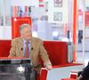 Le célèbre éditorialiste politique de 85 ans avait annoncé sa retraite.
Alain Duhamel et Michel Drucker à l'enregistrement de l'émission Vivement dimanche prochain au studio Gabriel. © Guillaume Gaffiot / Bestimage
