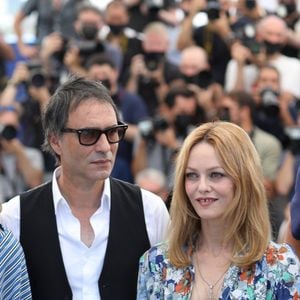 Vanessa Paradis, Samuel Benchetrit (réalisateur) au photocall du film Cette musique ne joue pour personne (Cannes première) lors du 74ème festival international du film de Cannes le 10 juillet 2021 © Borde / Jacovides / Moreau / Bestimage
