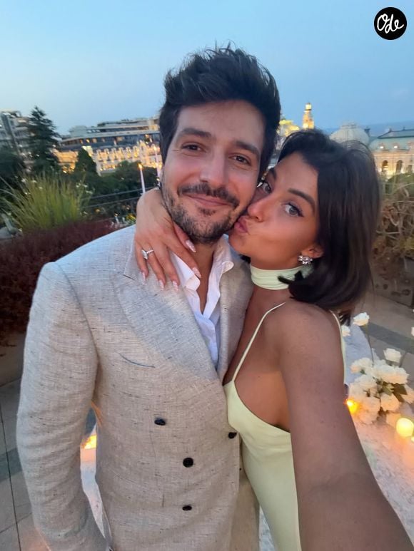 C’est à Monaco, lieu de leur rencontre, qu’Eliot Deval a fait sa demande dans un décor sublime. Après celle-ci, faite en juin dernier, ils ont finalement décidé de célébrer leur engagement lors d’une fête organisée le samedi 12 septembre 2026.

Eliot Deval et Morgane, sa fiancée