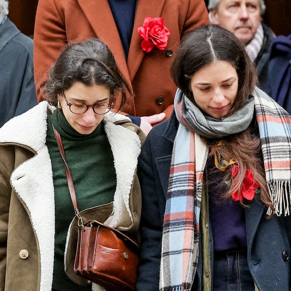 Pia Laborde et Gabrièle Laborde, les filles de C.Laborde - Sortie des obsèques de Catherine Laborde en l’église Saint-Roch à Paris, le 6 février 2025. Décédée le 28 janvier 2025 à l'âge de 73 ans, l'ancienne présentatrice météo de TF1 (1988 - 2017) était atteinte de la maladie neurodégénérative à corps de Lewy. 
© Jacovides - Moreau / Bestimage