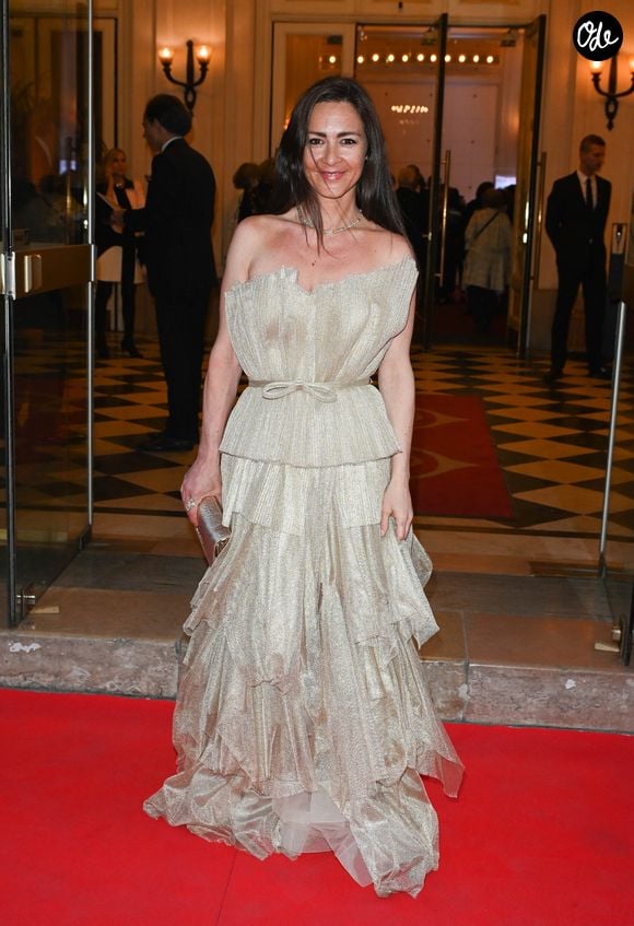 Emmanuelle Boidron (robe bustier en tulle doré plissé griffée Christophe Guillarmé collier et bague Helena Joy) - Photocall du Gala du Coeur au profit de l'association Mécénat Chirurgie Cardiaque dans la salle Gaveau de Paris le 28 mars 2022. © Coadic Guirec/Bestimage