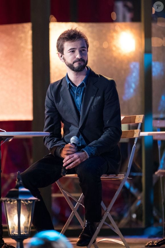 Exclusif - Renan Luce - Tournage de l'émission "Merci Renaud" dans les studios de la Plaine Saint-Denis le 15 novembre 2016, qui sera diffusée le samedi 17 décembre 2016 en prime time sur France 2. © Cyril Moreau / Bestimage