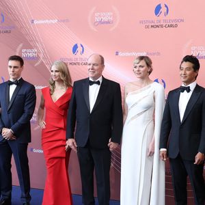 Louis Ducruet, Marie Ducruet (enceinte), Fiona Gubelmann,  Will Yun Lee et SAS Le Prince Albert II de Monaco, la princesse Charlene et Camille Gottlieb. - La famille princière au photocall et cérémonie de clôture de la 63ème édition du Festival de Télévision de Monte-Carlo (63rd Golden Nymph) au Grimaldi Forum à Monaco le 18 juin 2024.

© Denis Guignebourg / Bestimage
