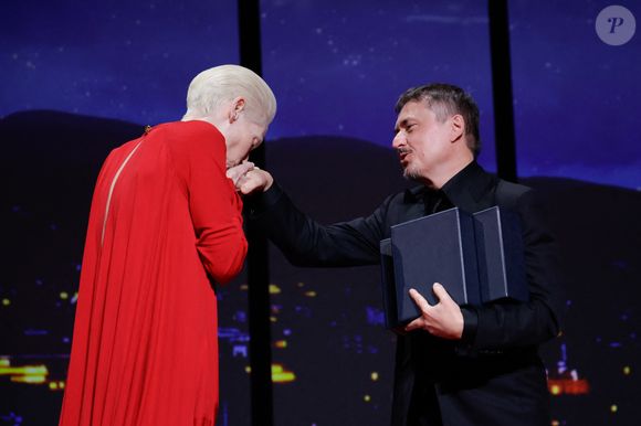 Tilda Swinton, Cristian Mungiu - Cérémonie de clôture du 79ème Festival International du Film de Cannes, le 23 mai 2026. © Borde-Jacovides-Moreau / Bestimage