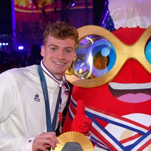 C’est dans la ville américaine, située à plus de 8 200 kilomètres de Paris, que Léon Marchand a décidé de poursuivre sa carrière

Exclusif - Léon Marchand - Backstage - Personnalités sur le plateau de l'émission "Paris 2024 : merci! La grande soirée événement" sur les Champs-Elysées à Paris, à l'occasion des Jeux Olympiques et Paralympiques Paris 2024, diffusée en direct sur France 2, le 14 septembre 2024. © Perusseau-Ramsamy / Bestimage