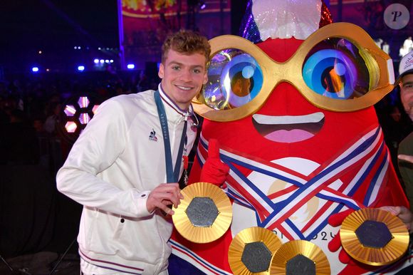 C’est dans la ville américaine, située à plus de 8 200 kilomètres de Paris, que Léon Marchand a décidé de poursuivre sa carrière

Exclusif - Léon Marchand - Backstage - Personnalités sur le plateau de l'émission "Paris 2024 : merci! La grande soirée événement" sur les Champs-Elysées à Paris, à l'occasion des Jeux Olympiques et Paralympiques Paris 2024, diffusée en direct sur France 2, le 14 septembre 2024. © Perusseau-Ramsamy / Bestimage