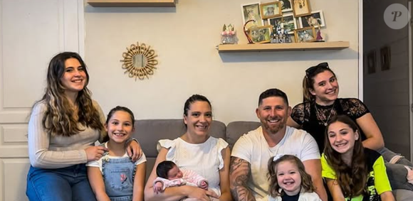 Il faudra même attendre un mois, le 16 février prochain, pour un rendez-vous.

Familles Lecossais dans "Familles nombreuses, la vie en XXL".