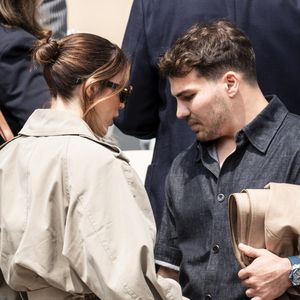 Antoine Dupont et Iris Mittenaere sont vus dans les tribunes lors des Internationaux de France à Roland Garros, le 8 juin 2025. 

Photo : Cyril Moreau / Bestimage
