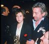 “C’est comme si je m’étais tue pendant trente-deux ans, et que tout d’un coup, je pouvais parler de la personne que j’aime plus que tout”, explique-t-elle
Archives - Charlotte Gainsbourg et son père Serge Gainsbourg à la cérémonie des César 1986. RINDOFF-PATERSON / BESTIMAGE