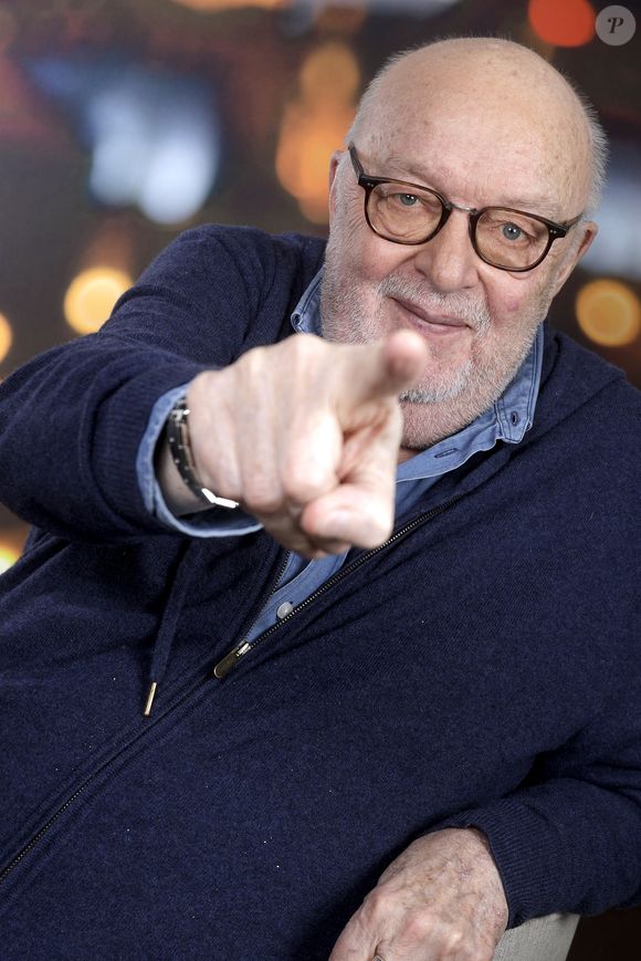 Du moins sur scène. 
Exclusif - Portrait de Bernard Mabille à Paris, le 13 janvier 2025.
© Cédric Perrin/Bestimage