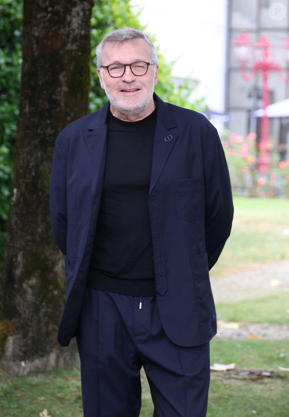 Info - Laurent Ruquier rejoint T18, la nouvelle chaîne de la TNT - Laurent Ruquier - Photocall avec l'équipe de l'émission de radio "Les grosses têtes" lors de la 17ème édition du Festival du Film Francophone de Angoulême (FFA). Le 29 août 2024
© Coadic Guirec / Bestimage