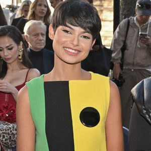 Eve Gilles assiste au défilé Pierre Cardin lors de la Fashion Week de Paris, à Paris, en France, le 7 octobre 2025. Photo : Julien Reynaud/APS-Medias/ABACAPRESS.COM
