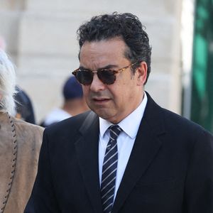 Il y avait notamment Patrick Cohen 
Patrick Cohen - Arrivées aux obsèques de Philippe Labro en l'église de Saint-Germain-des-Prés à Paris le 13 juin 2025. © Dominique Jacovides - Christophe Clovis / Bestimage