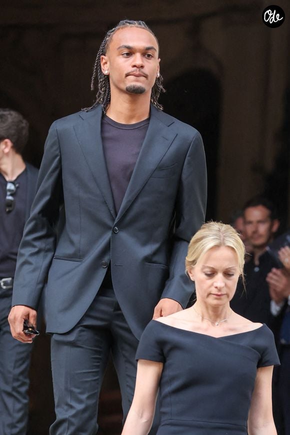 Audrey Crespo-Mara et son fils Sékou - Sorties des obsèques de Thierry Ardisson en l’église Saint-Roch de Paris, France, le 17 juillet 2025.

© Clovis-Jacovides/Bestimage