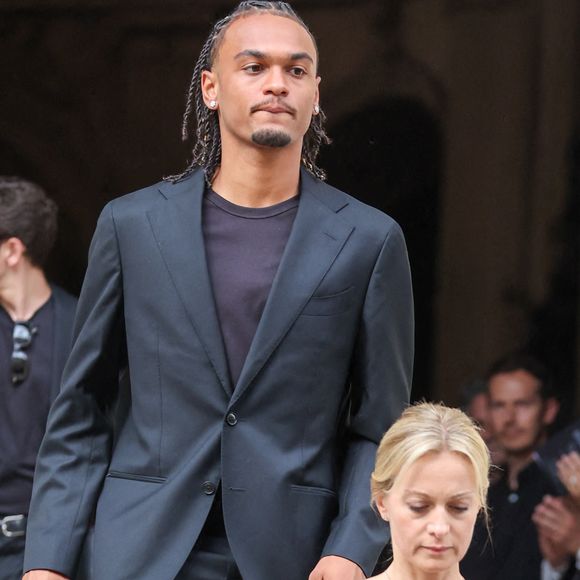 Audrey Crespo-Mara et son fils Sékou - Sorties des obsèques de Thierry Ardisson en l’église Saint-Roch de Paris, France, le 17 juillet 2025.

© Clovis-Jacovides/Bestimage