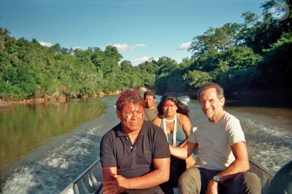 Pour l'occasion, l'animatrice Laury Thilleman a emmené le comédien Stéphane De Groodt à la rencontre de la culture Wauja.

Stéphane de Groodt et Laury Thilleman, Instagram