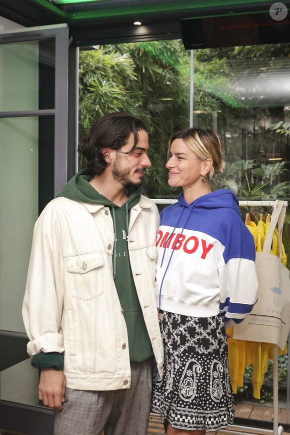 Dans "Un dimanche à la campagne", de Frédéric Lopez, elle évoquait Romain, son "amoureux"

Exclusif - Romain Guillermic et Fauve Hautot - Live Apéro Shopping de Sandra Sisley et Gaëlle Constantini à l’Hotel & Spa La Belle Juliette à Paris le 27 septembre 2024. © Jack Tribeca/Bestimage