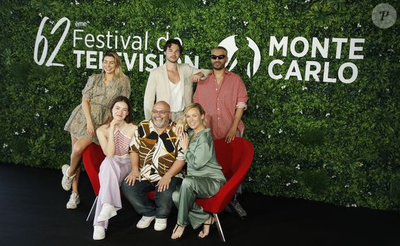 L'occasion pour Emmanuelle Berne de donner des nouvelles.

Candice Pascal, Elsa Bois, Anthony Colette, Yoann Riou, Emmanuelle Berne (enceinte), Hakim Ghorab au photocall de la série "Danse avec les stars" lors du 62ème Festival de Télévision de Monte-Carlo, à Monaco, le 18 juin 2023. © Denis Guignebourg/BestImage