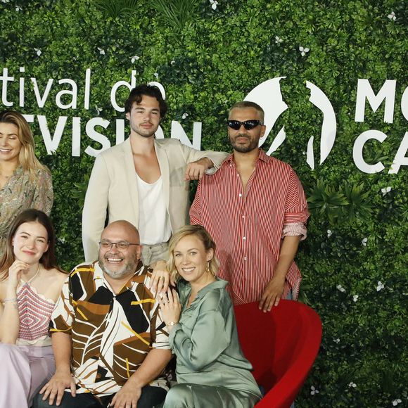 L'occasion pour Emmanuelle Berne de donner des nouvelles.

Candice Pascal, Elsa Bois, Anthony Colette, Yoann Riou, Emmanuelle Berne (enceinte), Hakim Ghorab au photocall de la série "Danse avec les stars" lors du 62ème Festival de Télévision de Monte-Carlo, à Monaco, le 18 juin 2023. © Denis Guignebourg/BestImage