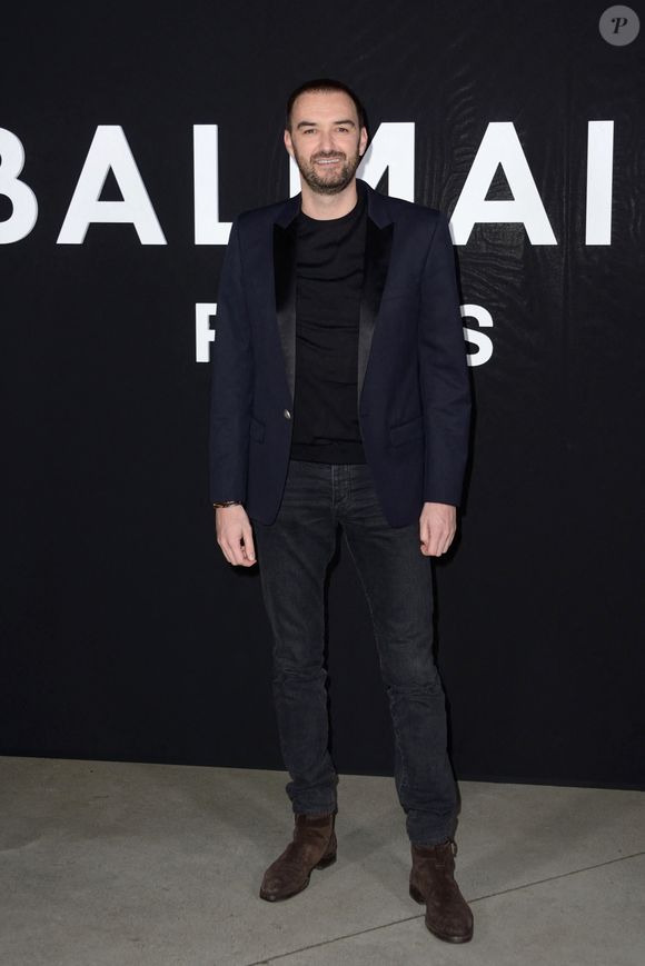 Ces derniers, qui avaient passé de longues années à se bâtir une solide réputation, n'acceptaient pas qu'un "débutant" brûle ainsi les étapes. 

Cyril Lignac assistant au défilé Balmain dans le cadre de la Paris Fashion Week Womenswear Fall/Winter 2019/2020 à Paris, France, le 01 mars 2019. Photo par Aurore Marechal/Abacapress.com