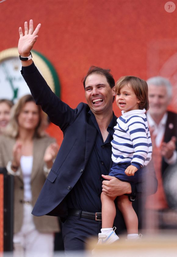 Rafael Nadal et son fils Rafael Junior - Hommage à Rafael Nadal lors des internationaux de France de tennis à Roland Garros le 25 mai 2025.

© Dominique Jacovides / Cyril Moreau / Bestimage