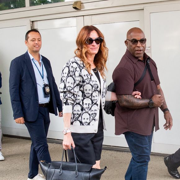 Julia Roberts (habillée en Celine) arrive à la 82ème édition du festival international du film de Venise (La Mostra) le 27 août 2025.
© Bestimage