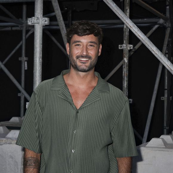 Interviewé par nos confrères du média Lou, il a raconté une drôle d'anecdote. 

Exclusif - Jeremy Frerot - Backstage lors de l'enregistrement de l'émission "La fête de la Musique" à Reims le 21 juin et diffusée le 22 juin à 21h10 sur France 2 et sur France.tv. 
© Jack Tribeca / Jeremy Melloul / Bestimage