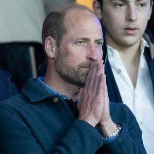 Epouser Kate Middleton n'a pas tout de suite été évident pour le prince William. 

Le prince William, prince de Galles, et son fils, le prince George de Galles, assistent au match aller du quart de finale de Ligue des champions entre le PSG et Aston Villa (3-1) au Parc des Princes à Paris. © Cyril Moreau/Bestimage