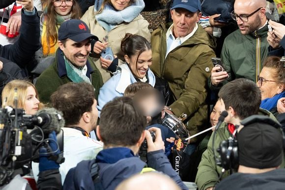 Exclusif - Clément, frère d'A.Dupont, Iris Mittenaere lors du match de rugby du Tournoi des Six Nations France contre Angleterre au Stade de France à Saint-Denis le 14 mars 2026. © AGENCE / BESTIMAGE